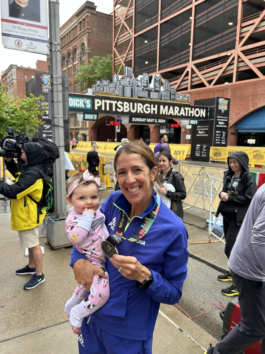 Steph_Rothstein's tweet image. Won the @PGHMarathon half this morning in 71:11. My teammate @BanguriaK crushed and won the men’s race. My 7 month old daughter was waiting at the finish line. Now we’re trying to get home to our boys! Thanks to Pittsburgh and those that still believe in moms returning to sport.