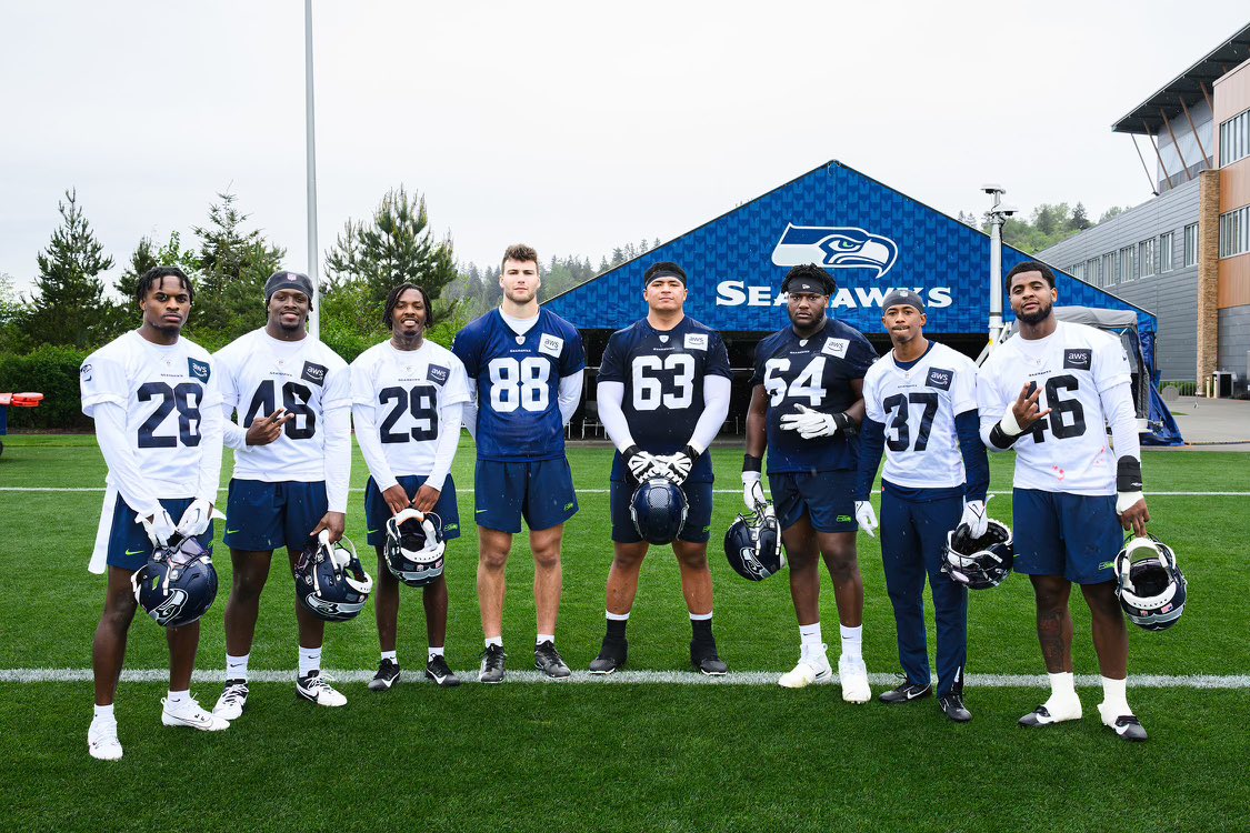 #Seahawks Senior Bowl rookies. MOB➡️SEA Thinking this will be this year's Christmas card. 🤷‍♂️🎄 #TheDraftStartsInMOBILE™️