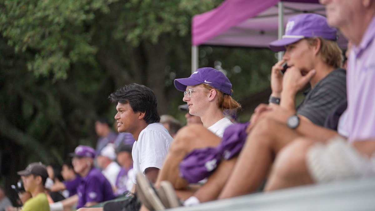 The Frog Fam always delivers 🤝 A special thank you to all the volunteers who helped dry the courts and ensured yesterday’s match could be played in front of college tennis’ best fans #GoFrogs