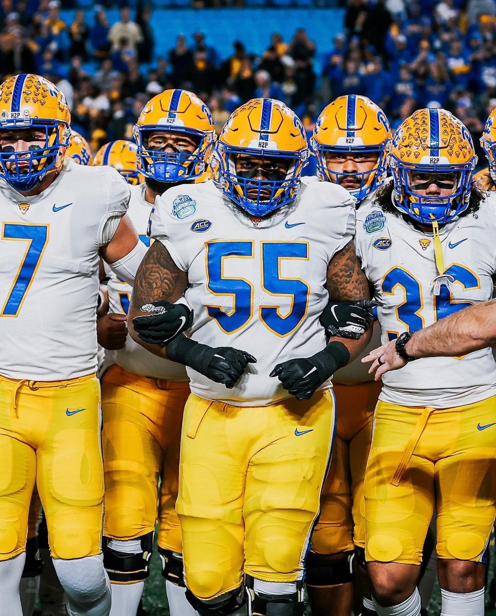 dj_williams53's tweet photo. After a great call with @CoachDarveau, I am excited to receive my 15th Offer from The University of Pittsburgh!! @CoachDuzzPittFB @mvukovcan @PghSportsNow @RivalsRichie @StepinacSports @StepinacMSG @CoachAndyMar @coachdarcy_ #H2P https://t.co/ruvlG8Srqu