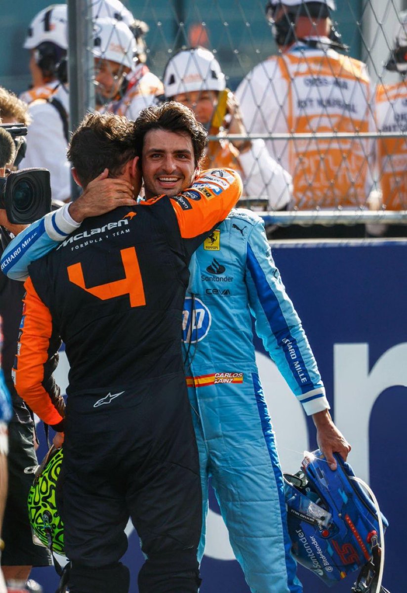 cssainz's tweet image. my boys 🧡🩵