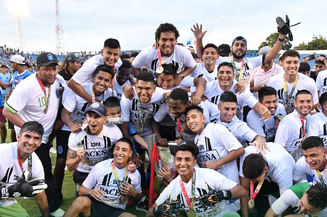 ¡Club Deportivo San Antonio de Bulo Bulo, campeón en Bolivia y clasificado a la CONMEBOL @Libertadores 2025! ¡Felicitaciones! 👏🇧🇴

📸 @FBF_BO

#CreeEnGrande