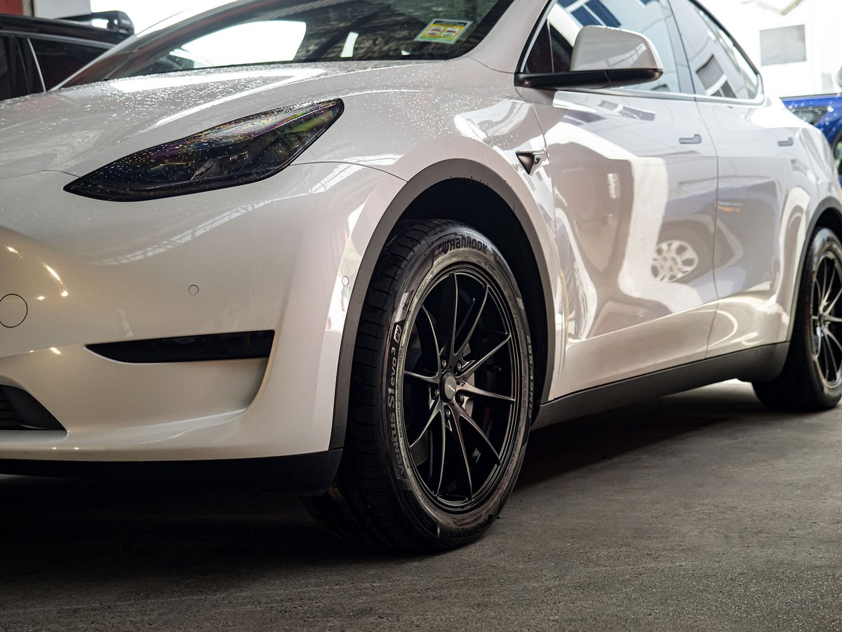 2023 Tesla Model Y 🤍🤍
Starcorp Racing SR05
Satin Black
19 x 8.5 ET35

#tesla #teslamodely #teslamodels #teslamotors #teslalife#instagramcars #carenthusiasts #carlifestyle #carphotography #tempetyres