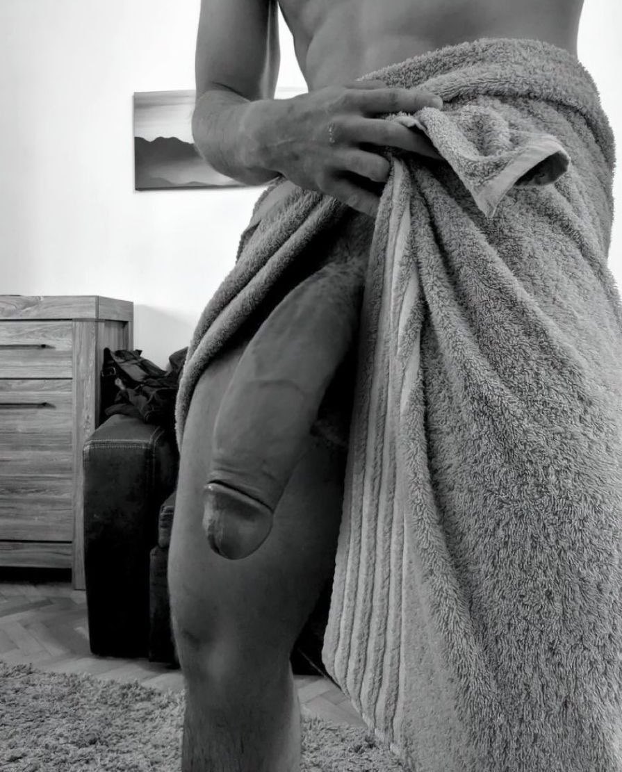 esperando a maricones y putas que me coman la verga a lenguetazos.

#ss #SeductiveSunday