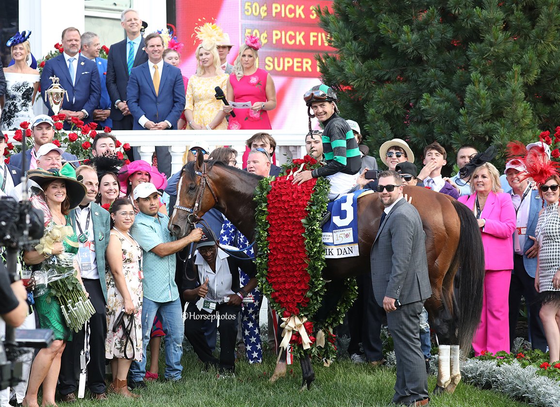 theTDN's tweet image. A #KentuckyDerby150 to remember 🌹

Following a dominant performance by Thorpedo Anna (Fast Anna) in Friday's GI Longines Kentucky Oaks, trainer @KennyMcPeek and jockey Brian Hernandez, Jr. teamed up once again to win a thrilling edition of the GI Kentucky Derby with MYSTIK DAN…