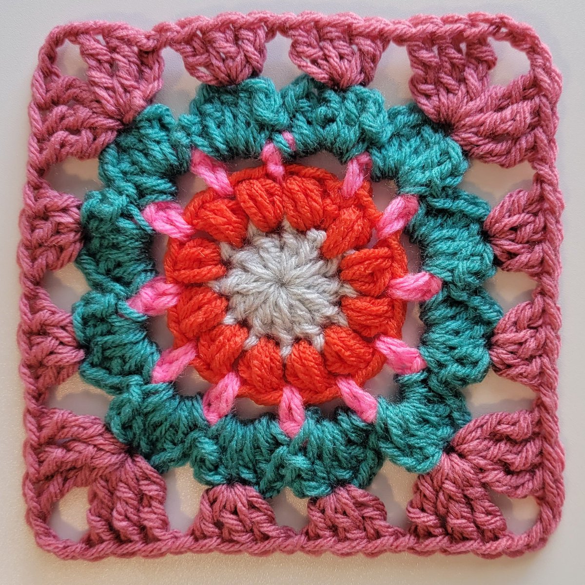New free pattern from me: Soft Meadows Granny Square! Full pattern on my blog or grab the PDF from my Ravelry shop! Both links are in my bio! 👋💖😊 #yarn #fiberartist #crocheters #crocheting #crocheted #crochetpattern #crochetpatterns #freepattern #freepatterns