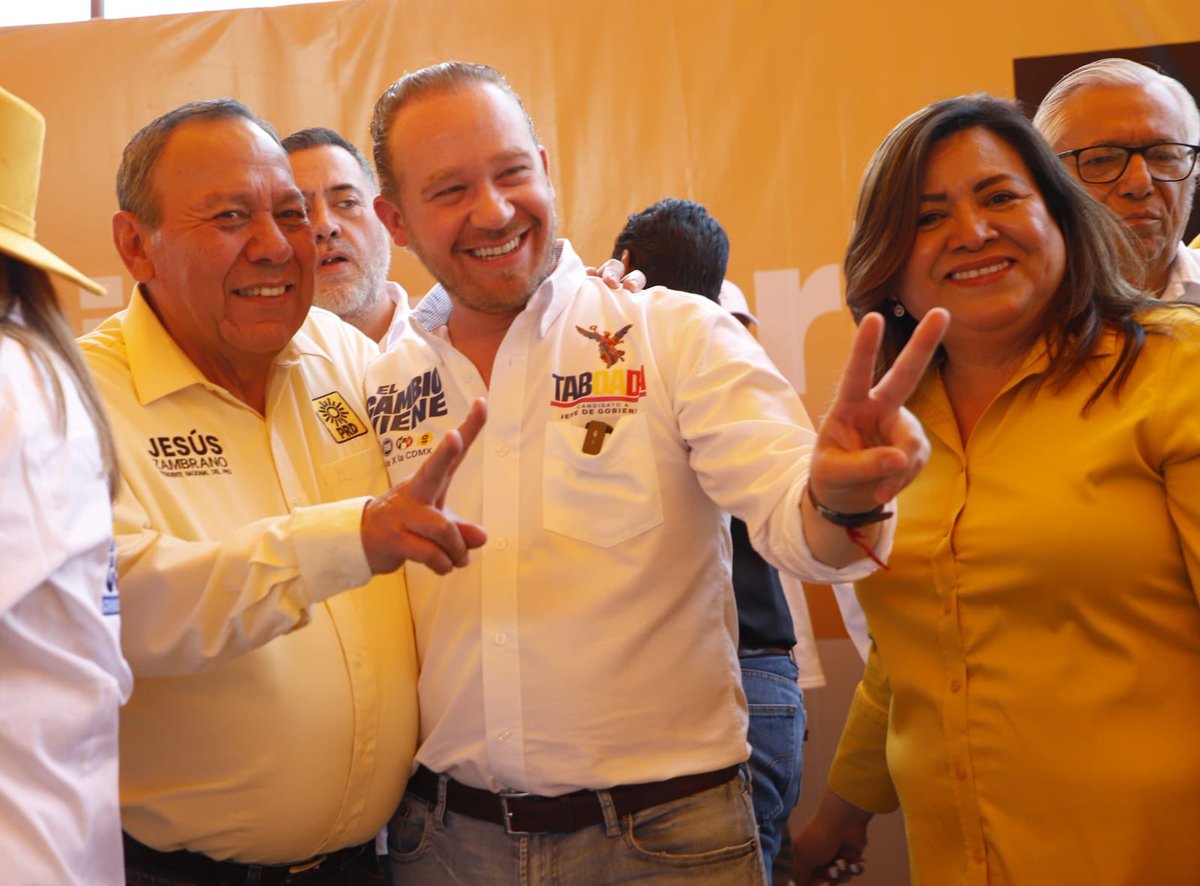 Hoy en San Miguel Xicalco, en Tlalpan, junto con la futura alcaldesa @alfagonzalezm y el próximo jefe de Gobierno de la #CDMX @StaboadaMx, fundadores, dirigentes nacionales, y una buena cantidad de compañeras y de compañeros de la Dirección Nacional del PRD, nos reunimos para…