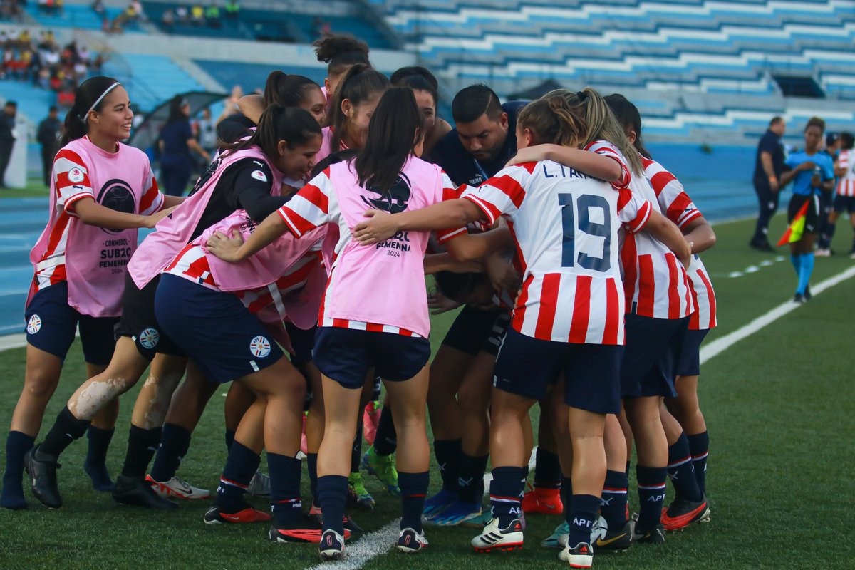 Gran cierre de la Albirroja Femenina Sub 20 en Ecuador. Paraguay igualó 1-1 a Colombia y obtuvo el vicecampeonato. 🗞️ Los detalles: goo.su/QdGt #AlbirrojaFEMSub20 ⚪️🔴