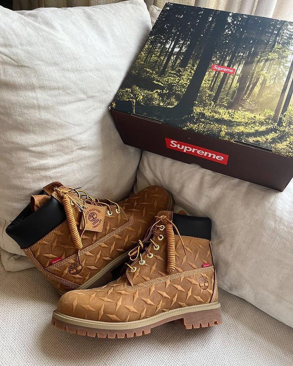 Timbs by Supreme ♦️