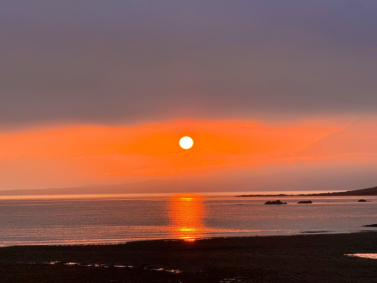 Gillean beach sunset - Achnacloich, Isle of Skye #Scotland @angie_weather @StormHour @ThePhotoHour @VisitScotland