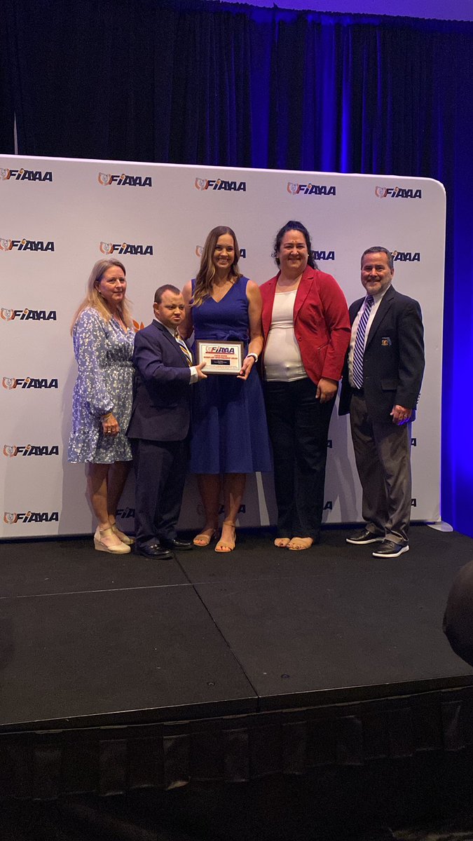 Congratulations to Sara Bogue of @BloomingdaleSHS for receiving the Section 3 Chris Hixson Sportmanship Award at the @FIAAANews 46th Annual Conference! @HillsboroughSch