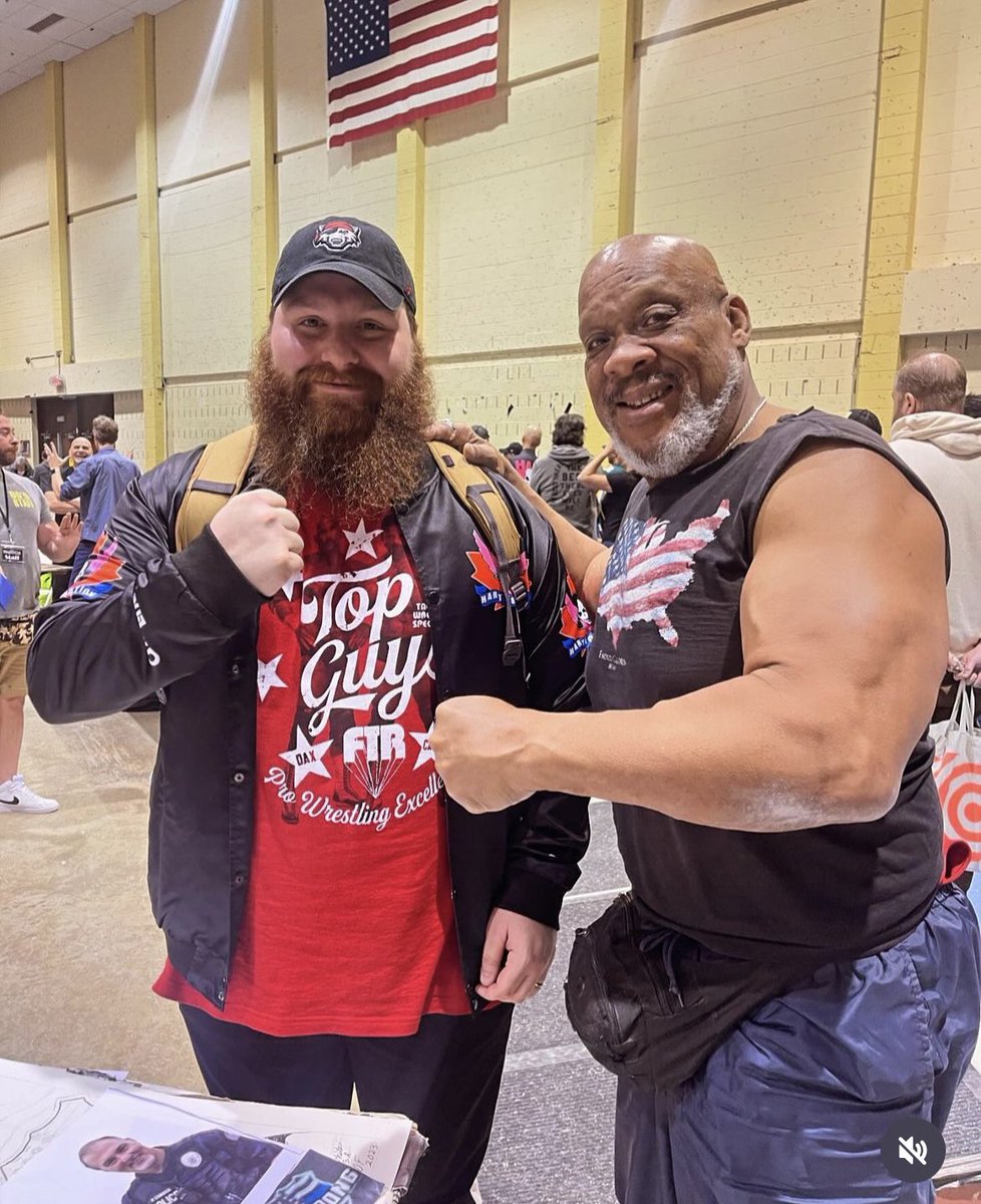 Tony Atlas is still out there flexing his arms @80sWrestlingCon just like Uncle @bullyray5150 told us about. @BustedOpenRadio #bustedopen247