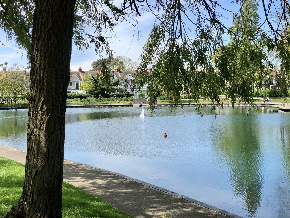 Southchurch Park this afternoon in the sunshine ☀️ 

<a href="/FriendsSouthend/">Friends of Southend</a> <a href="/YourSouthchurch/">Project Southchurch</a> <a href="/Southend0nSea/">City of Southend-On-Sea</a> <a href="/BBCEssex/">BBC Essex</a> <a href="/Essexlife/">Essex Life</a>
