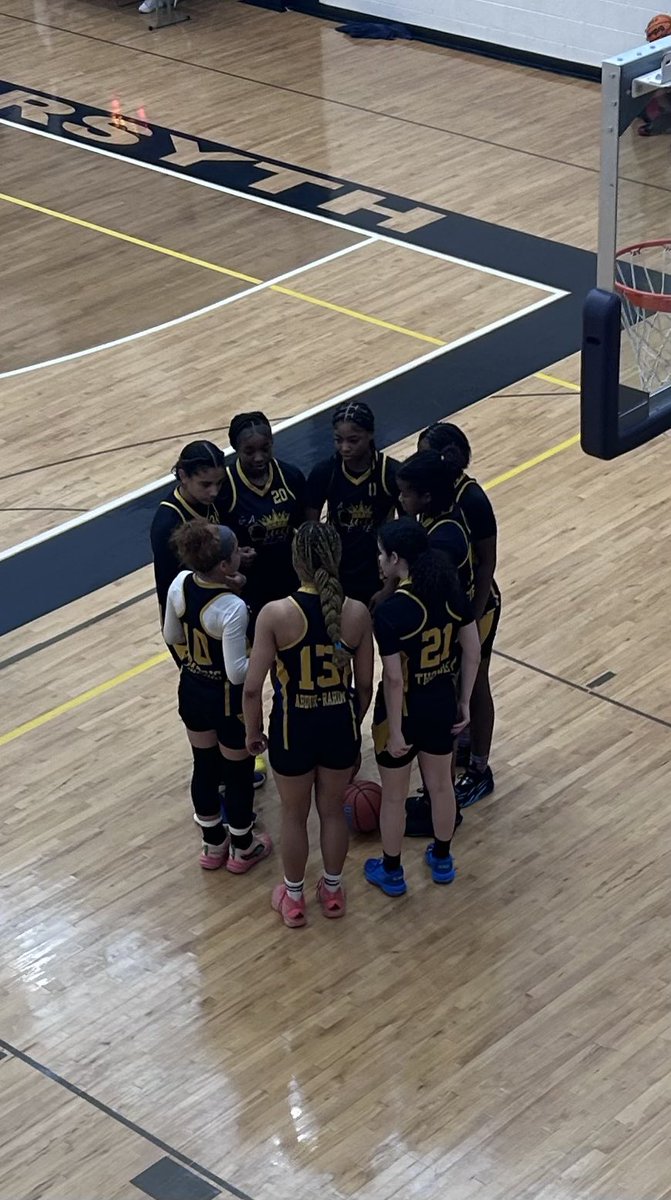 Lillie2Harris's tweet photo. My 2026 Black @GeorgiaQueenEl1 teammates and I went undefeated this weekend &amp; got the championship. Proud of @claudiabthomas getting MVP! @ggbball_2027 @LibbyRahim 
@PRO_Movement1 https://t.co/sERRAmeist
