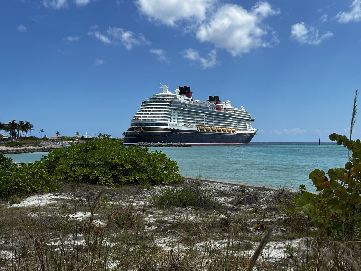 DCL_CRUISE_NERD's tweet image. Office view for today Cruise Nerds! Today was a perfect day #castawaycay #disneycruiseline #disney #dclcruisenerd