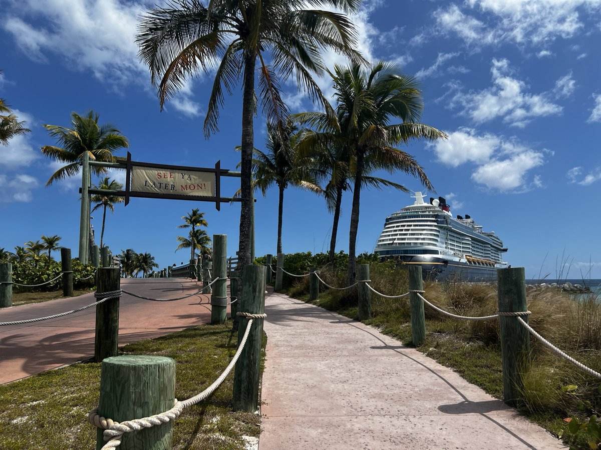 DCL_CRUISE_NERD's tweet image. Office view for today Cruise Nerds! Today was a perfect day #castawaycay #disneycruiseline #disney #dclcruisenerd