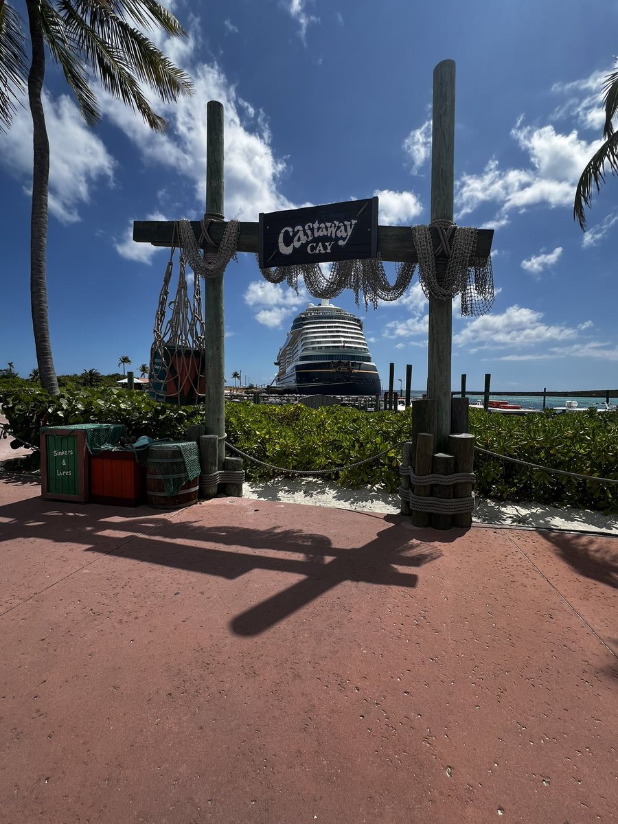 DCL_CRUISE_NERD's tweet image. Office view for today Cruise Nerds! Today was a perfect day #castawaycay #disneycruiseline #disney #dclcruisenerd