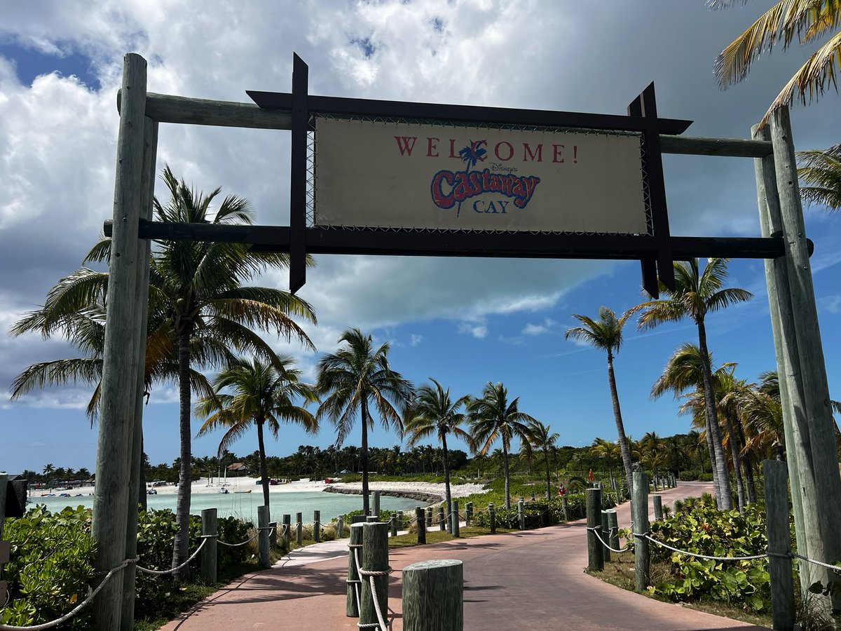 DCL_CRUISE_NERD's tweet image. Office view for today Cruise Nerds! Today was a perfect day #castawaycay #disneycruiseline #disney #dclcruisenerd