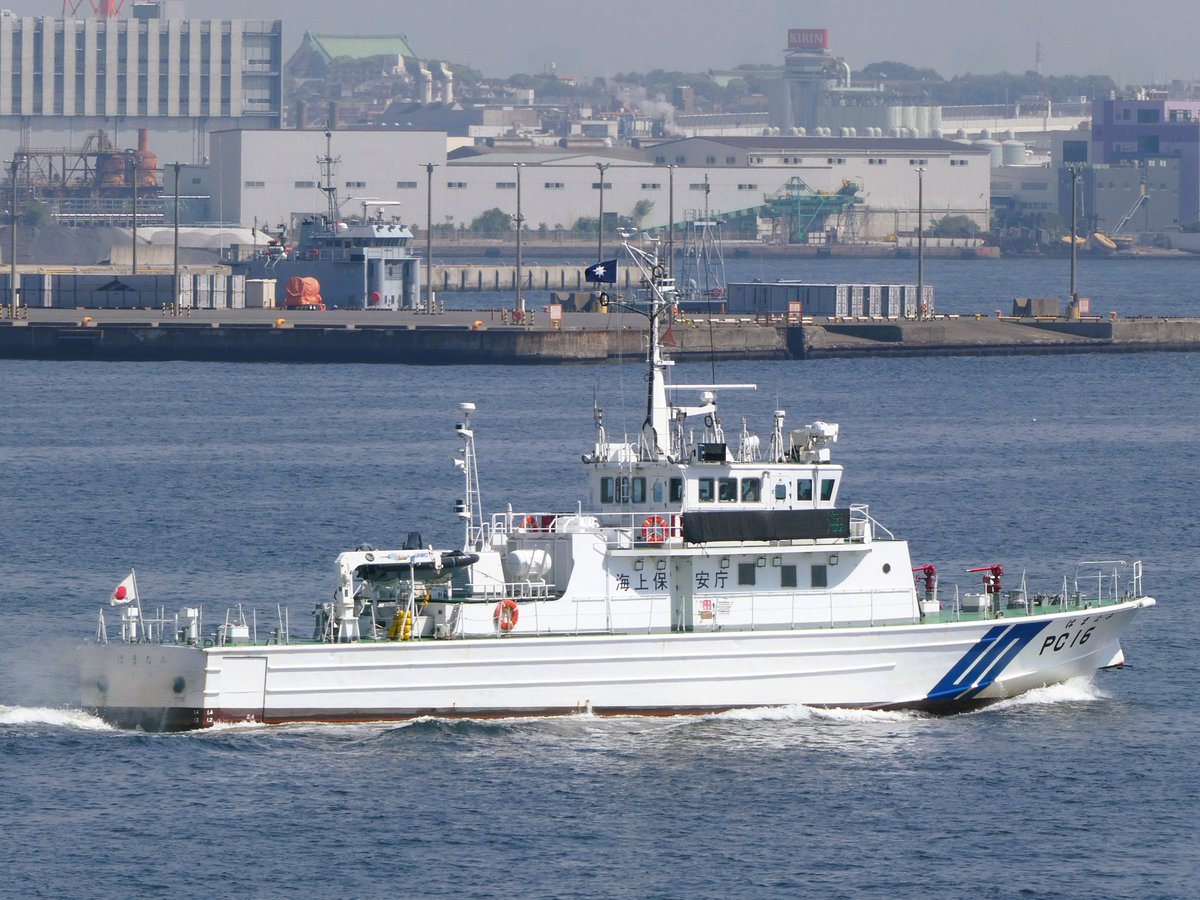 東京湾の航路哨戒に出港する
横浜海上保安部の巡視艇「はまなみ」PC16。
ライトメールには『海の安全運動実施中「海の事件・事故は118番」』と表示していました。
#海上保安庁