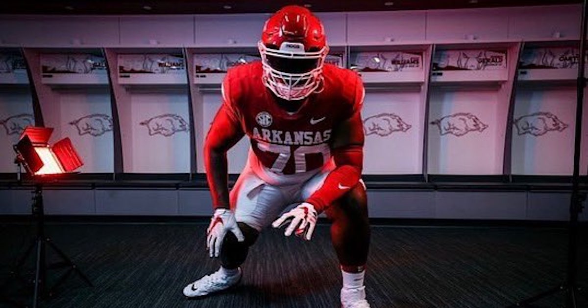 News: Former Arkansas OL Paris Patterson announces his commitment to #SMU, giving the Mustangs another big piece on the OL for Garin Justice.

on3.com/teams/smu-must…

#PonyUpDallas