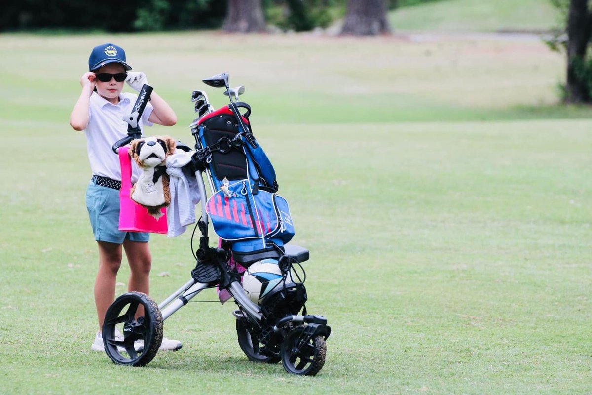 proud of my sis and niece! 

Katie asked to caddy for herself. It's not easy for a parent to let go but Laura rocked it. She showed up and shut up. Rockstar spectator.

Katie loved caddying for herself. I'm hoping not too much cause I sure hope to be on the bag for summer tour 🙏🏻