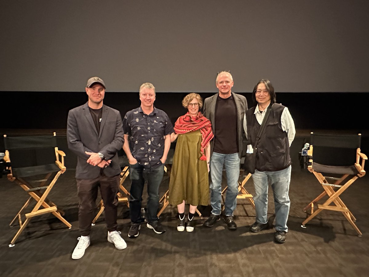 This past weekend, 20th Century Studios hosted a screening of @ApesMovies for @VFXSociety. The Society invited Paul Story, Danielle Immerman, and Erik Winquist for a Q&A with Special Effects Supervisor Will Power-Trengove (left) and host Van Ling (right).