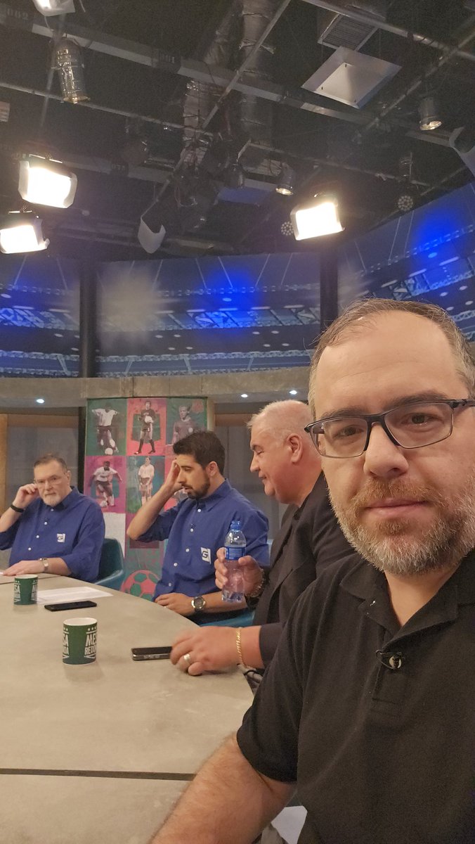 Vessoni's tweet photo. Vai começar! O @mesaredonda ao vivo em instantes... https://t.co/iapVt2er1s