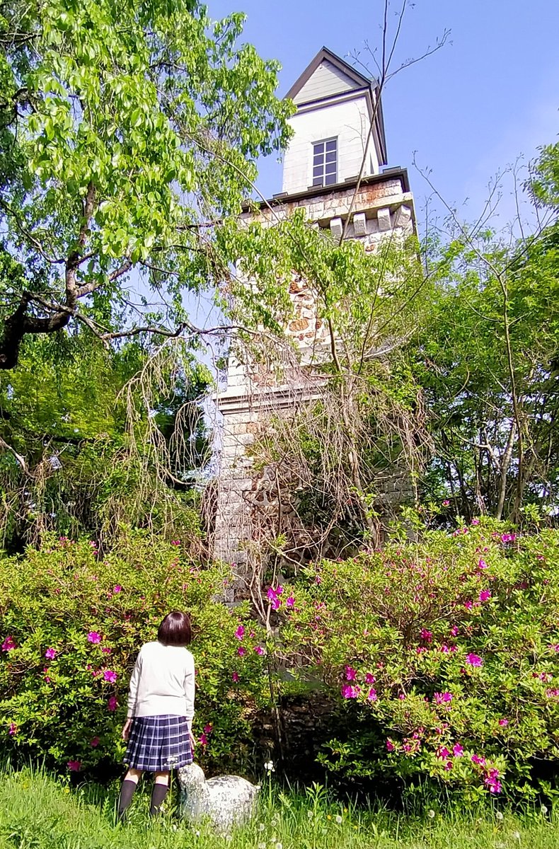 栃木市の錦着山公園です。 山頂の建物は護国神社の招魂社です。 #栃木市 #錦着山公園 #錦着山護国神社 #招魂社
