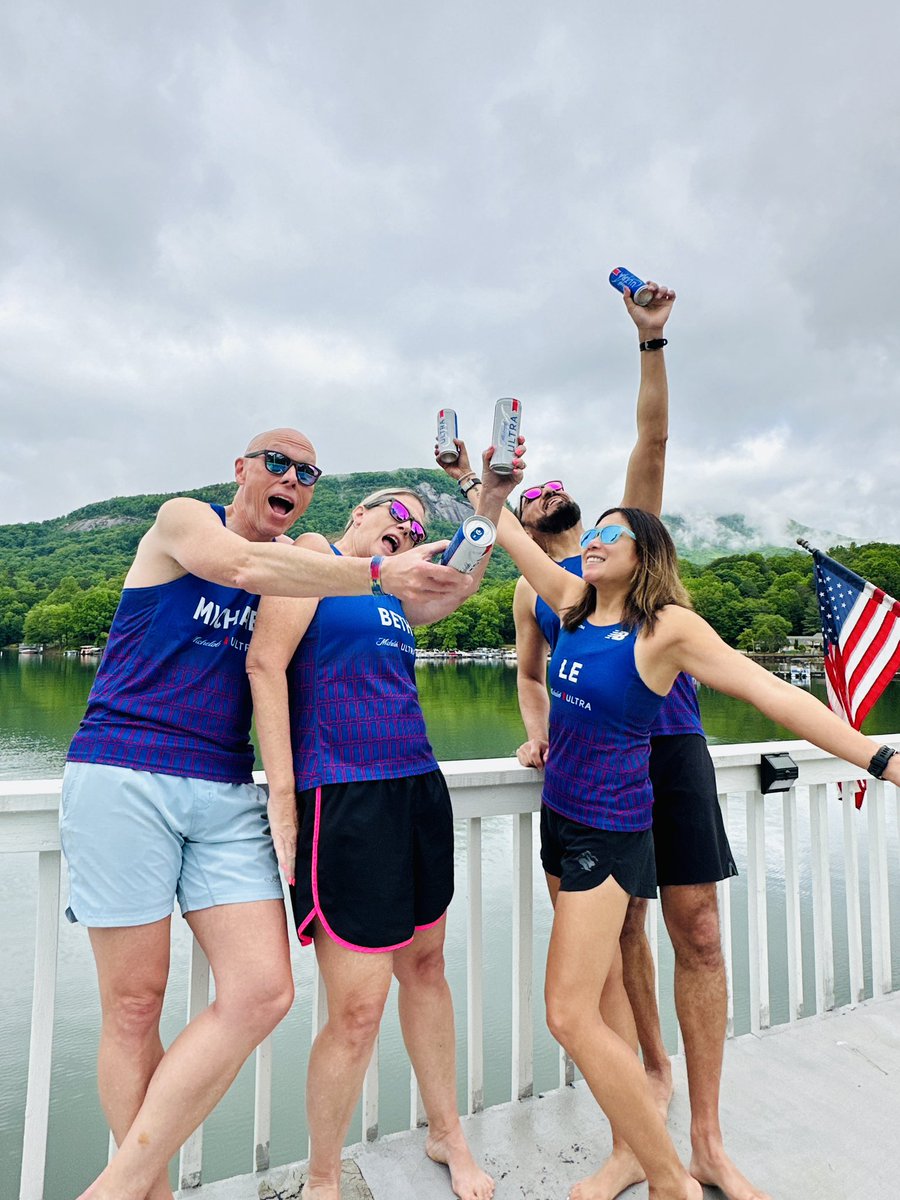 Another reason why I want to run the @nycmarathon w/#TeamULTRA - FAMILY. Teammates become friends, & friends become family. @RunSuicidePace & I flew to visit Michelob Mom & Ultra Dad this weekend. ❤️ Time for a 26.2 NYC reunion! @MichelobULTRA #ultramarathongiveaway #contest