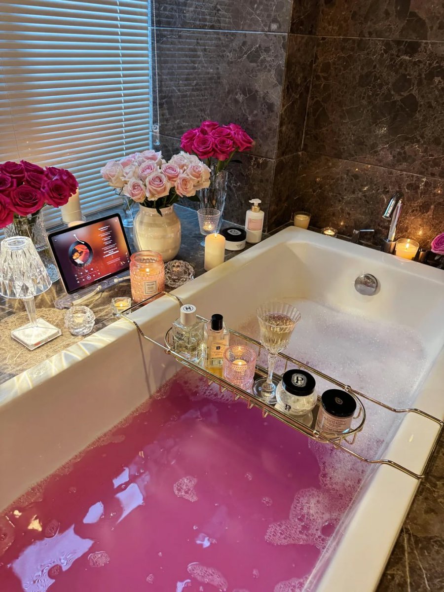 lost_elfb's tweet image. Be lazy today and take a bath with the sound of music to take a rest