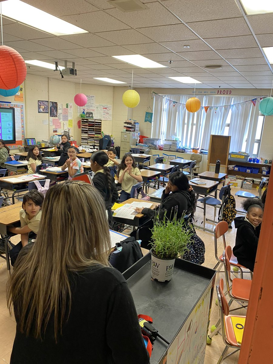 Evelyn Overton (@urbanleaderev) on Twitter photo Blessed Principal! Visited every classroom and was showered with notes, cards, flowers, & gifts of appreciation today! I have the best students, families, & staff! #wearecrew <a href="/corinne_barney/">Corinne Barney</a> <a href="/Ms_Zanghi/">Jess Zanghi</a> Blessed Principal! Visited every classroom and was showered with notes, cards, flowers, & gifts of appreciation today! I have the best students, families, & staff! #wearecrew <a href="/corinne_barney/">Corinne Barney</a> <a href="/Ms_Zanghi/">Jess Zanghi</a>