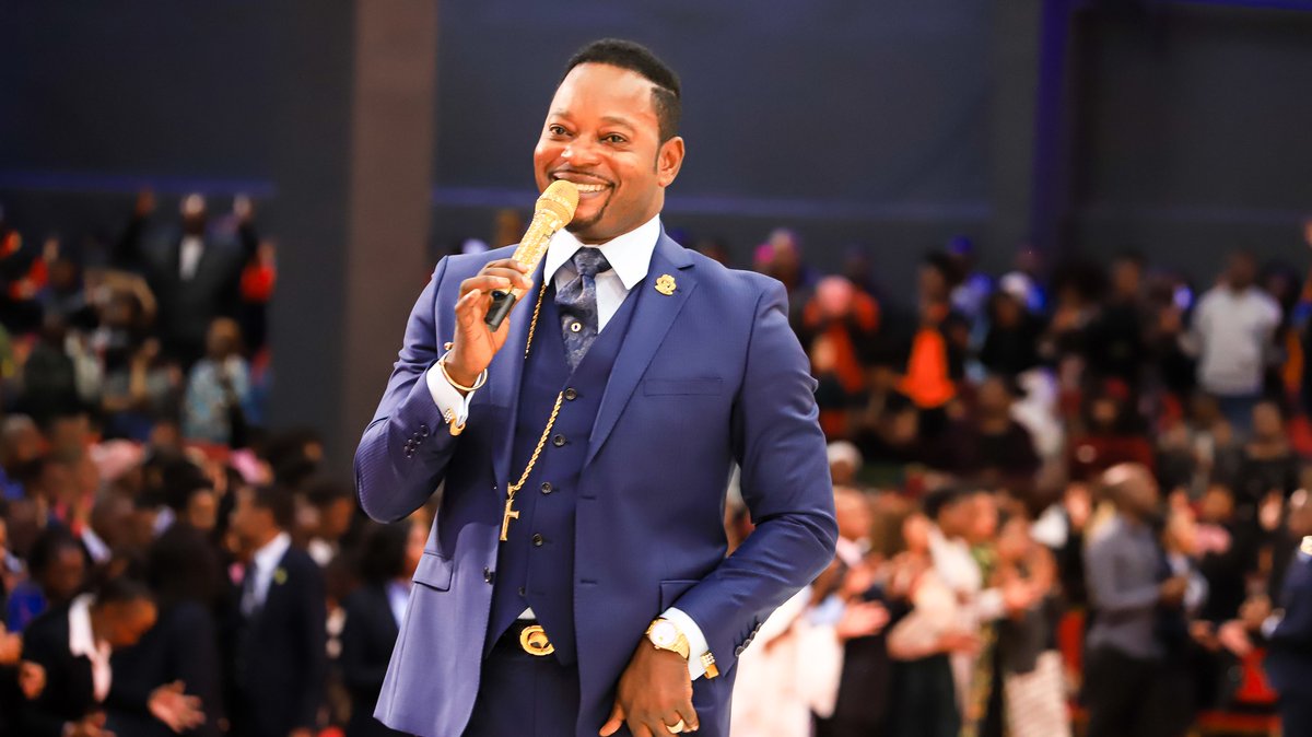 I prophesy Good News on your phones THIS WEEK. I speak open doors and unlimited opportunities (Deut 8:18). Somebody say Amen! #newweek #AlphLukau