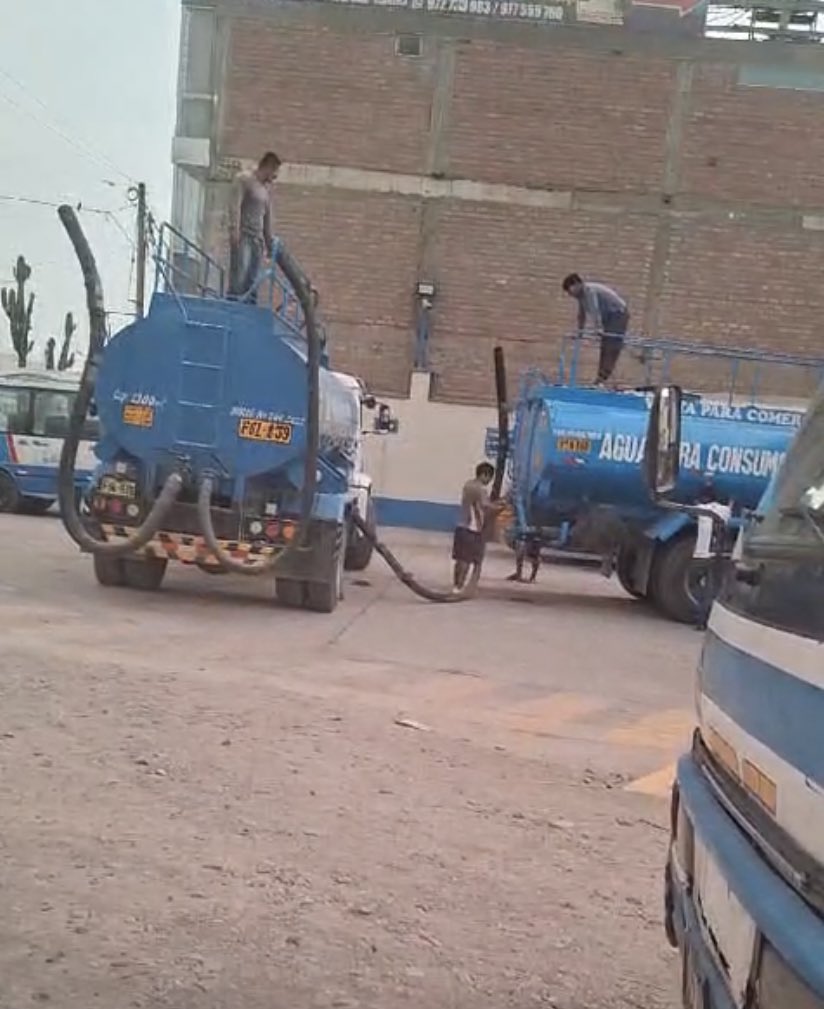 🚰 Escándalo!!! 🚨🚨🚨 El agua de sedapal para el mejor postor. @Cuarto_Poder siguió a los aguateros que son abastecidos por Sedapal. Se quedará 😱 al descubrir dónde termina el agua de todos. 💧#CuartoPoder