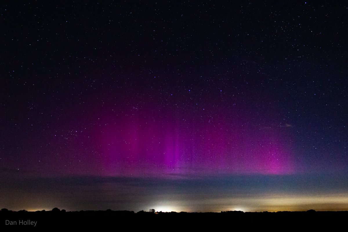 Brief burst of aurora in south Norfolk (52.5°N) on Sunday night... ✨