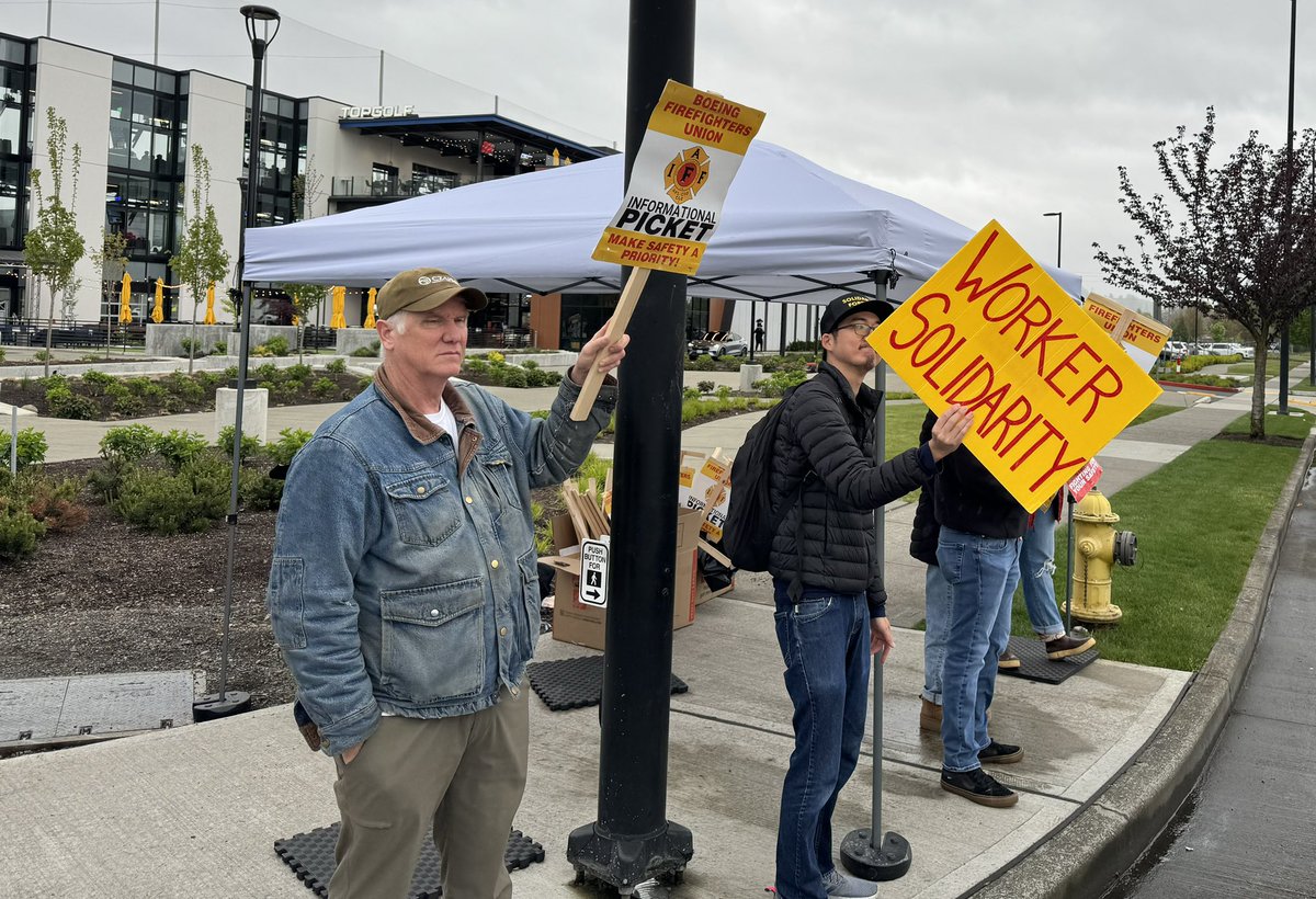 Proud to stand with the Boeing Firefighters today, as they fight for fair wages for themselves and their families. The union has been locked out by Boeing but is committed to standing for what’s right. @WAAFLCIO @IAFFofficial