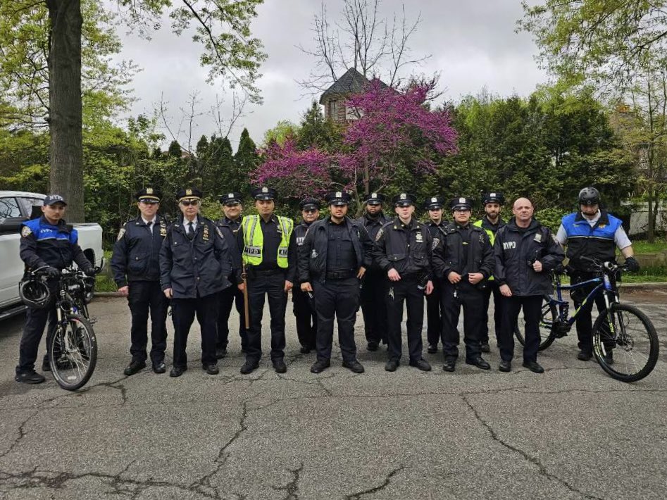 NYPDauxiliary tweet picture