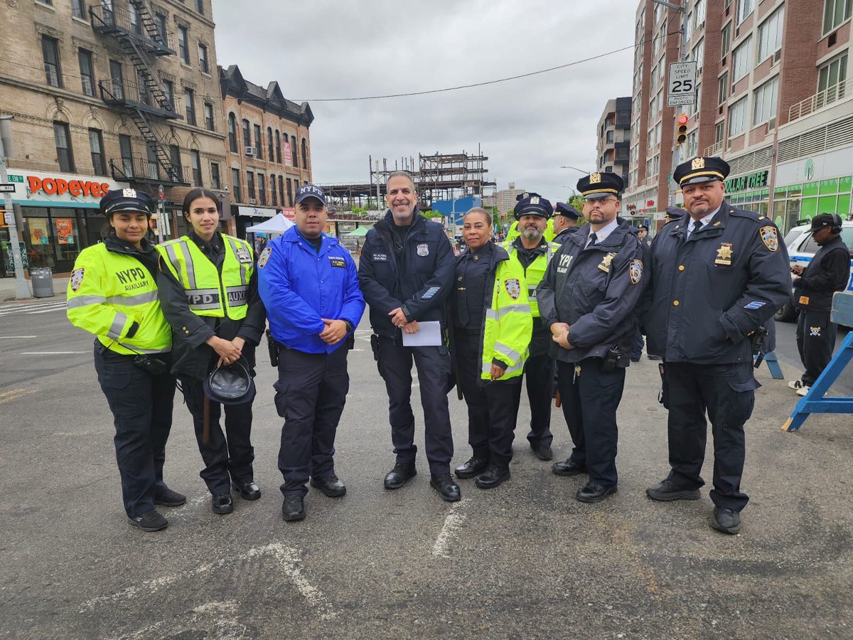 NYPDauxiliary tweet picture