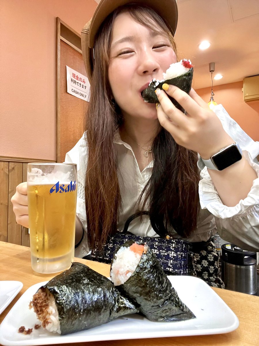 おにぎりはツマミになるのか？🍙 その答えを求め朝から熱心に研究中🤤