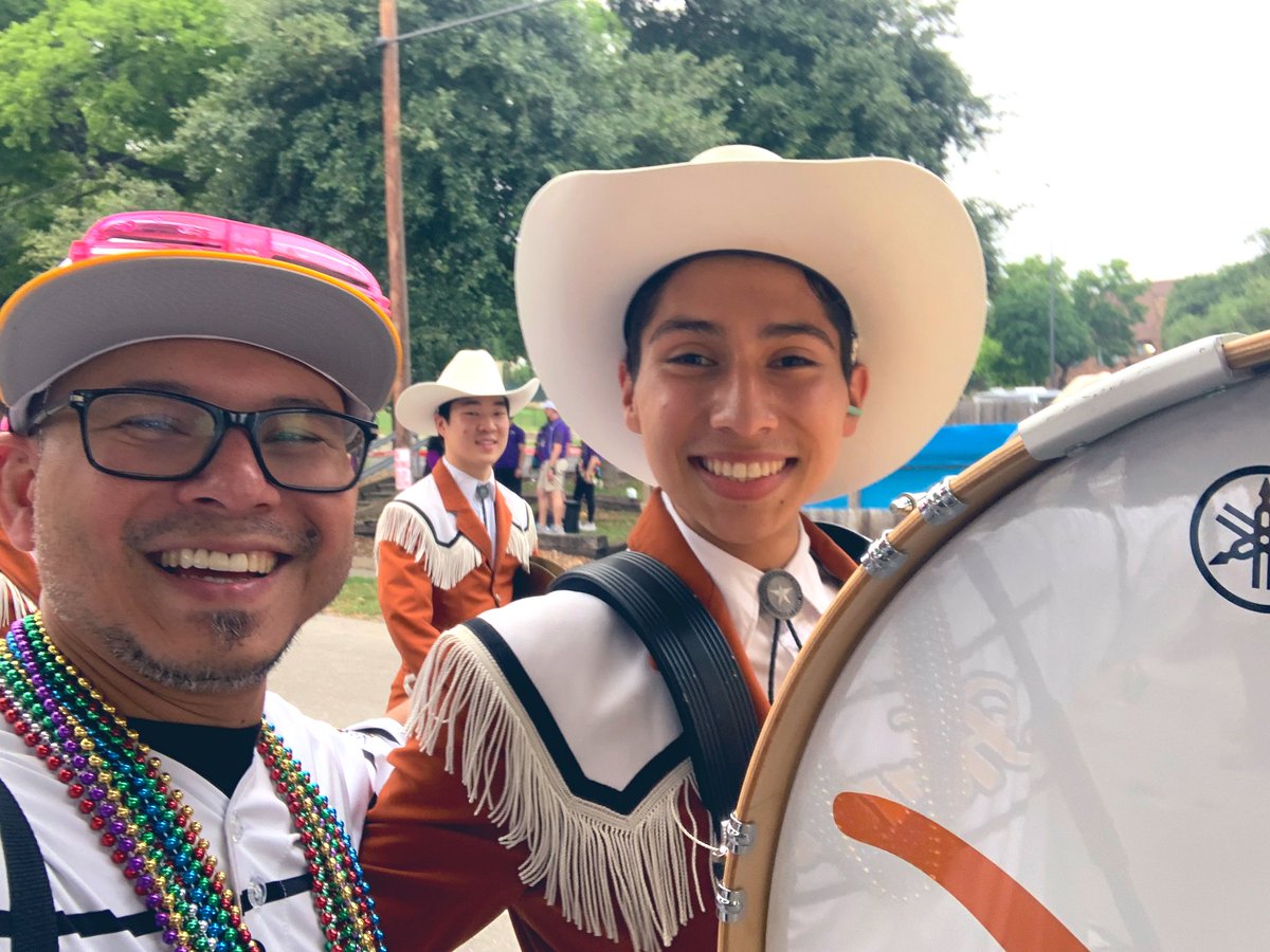 🤩 Look who we ran into! It’s our boy Drake, @ECHSHornetBand drum alum, at the Fiesta Flambeau parade! He is now a member of the Drumline with the UT Longhorn Band! We are #ECproud of you Drake! 🐝 🥁 @ECISDtweets @HMSecisd