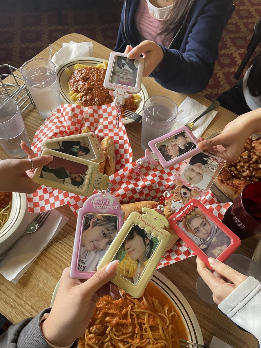 silly little lunch date with the girlies and our men 😋 {@jimincosmics @sanspidey @wooxkirby @xstephhoney}