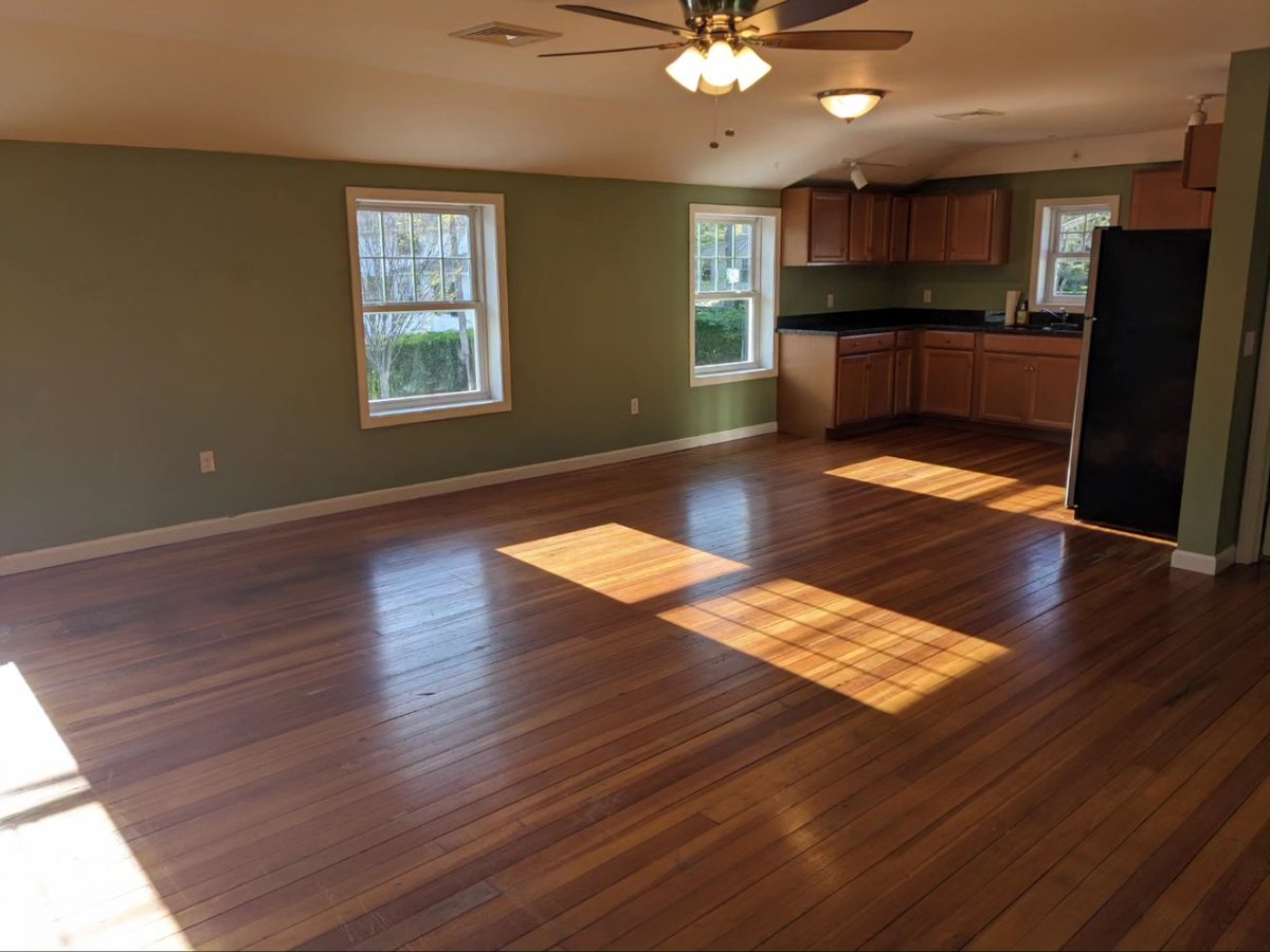 7heads_10crowns's tweet photo. New Apartment, Who Dis 🏠
#warren #mainstreet #newapartment #freshpaint #hardwoodfloors #waterbreeze #jadetree #alfredsconsignment https://t.co/Fr2OteCDWk