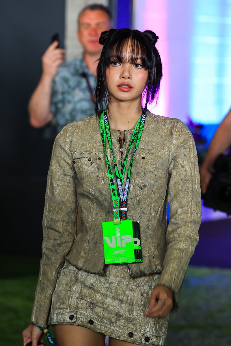 #BLACKPINK's #LISA at the Miami Grand Prix. 😭 (via Getty) @BLACKPINK