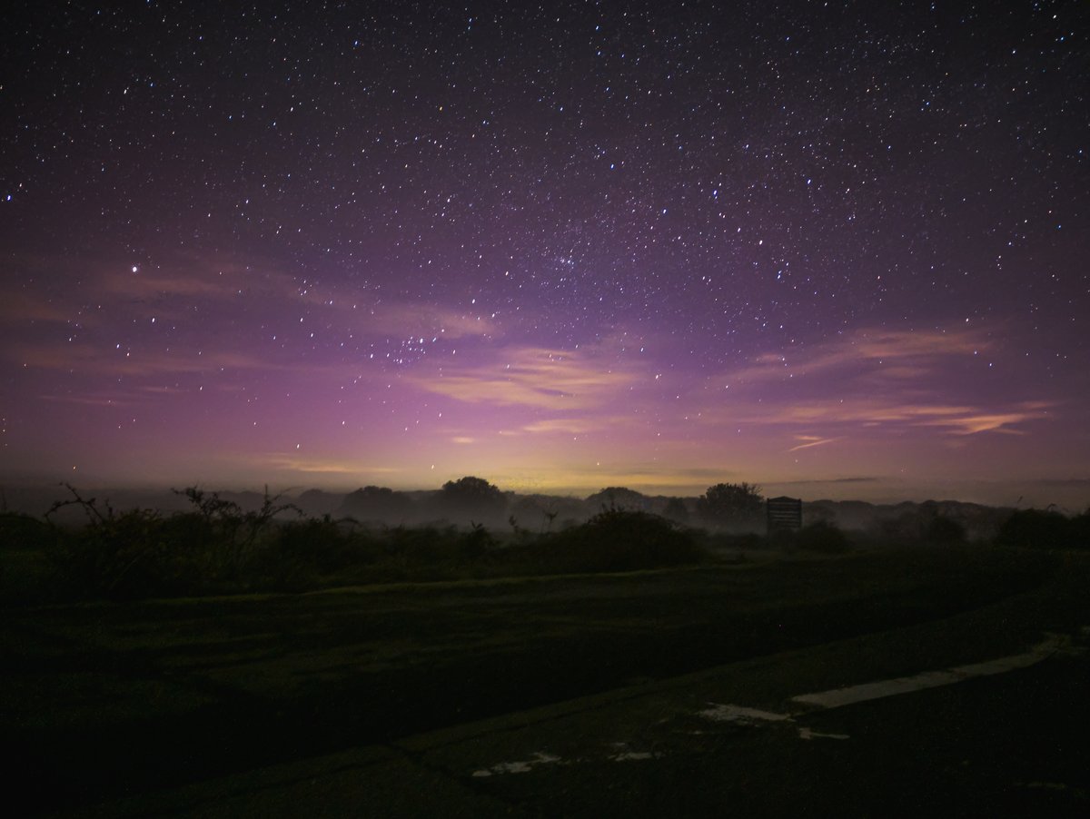 _AstroJoe's tweet image. Burst of aurora around 00:15 here on the South Coast of England. Diffult conditions with cloud and fog taking the edge off be stoked to take this on a mobile phone on the drive home!