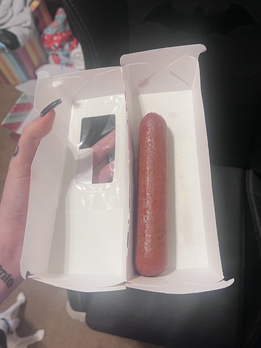 I ordered a hot dog and got no bun