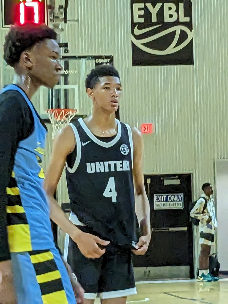 The last of my Unsung guys list for Sunday @NikeEYB - from SFG (CA)- 6'10' '25 Tee Bartlett #23 Coronado HS, from Team Final 15u (PA)- 6'2' '27 Korey Francis #2 Bonner-Prendie HS and from Team United 15u (NC)- 6'8' '27 CJ Rosser #4 Northern Nash HS.
