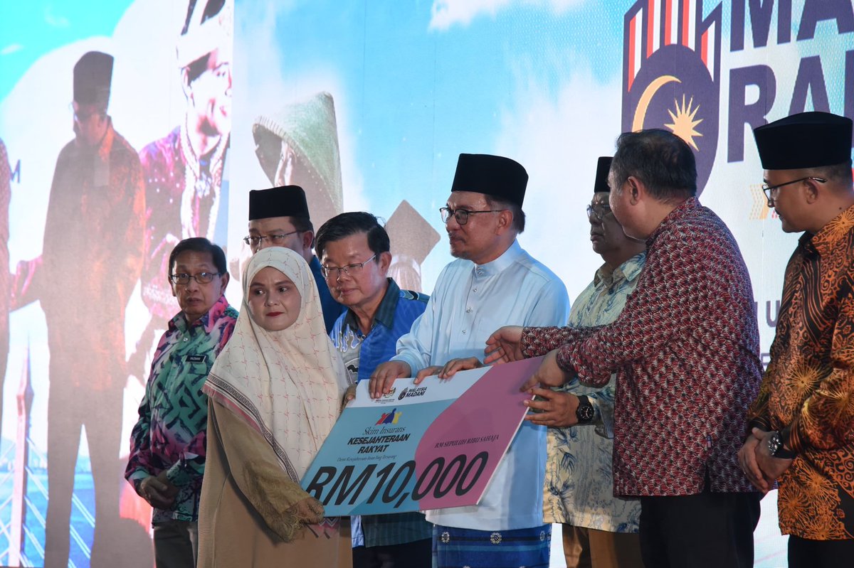 YAB Dato’ Seri Anwar Ibrahim, Perdana Menteri Malaysia telah menyempurnakan Majlis Penutup Program MADANI Rakyat 2024 Zon Utara di Tapak Pesta Sungai Nibong, Pulau Pinang. YB Datuk Seri Dr Dzulkefly Ahmad, Menteri Kesihatan dan anggota Jemaah Menteri lain turut menghadiri…