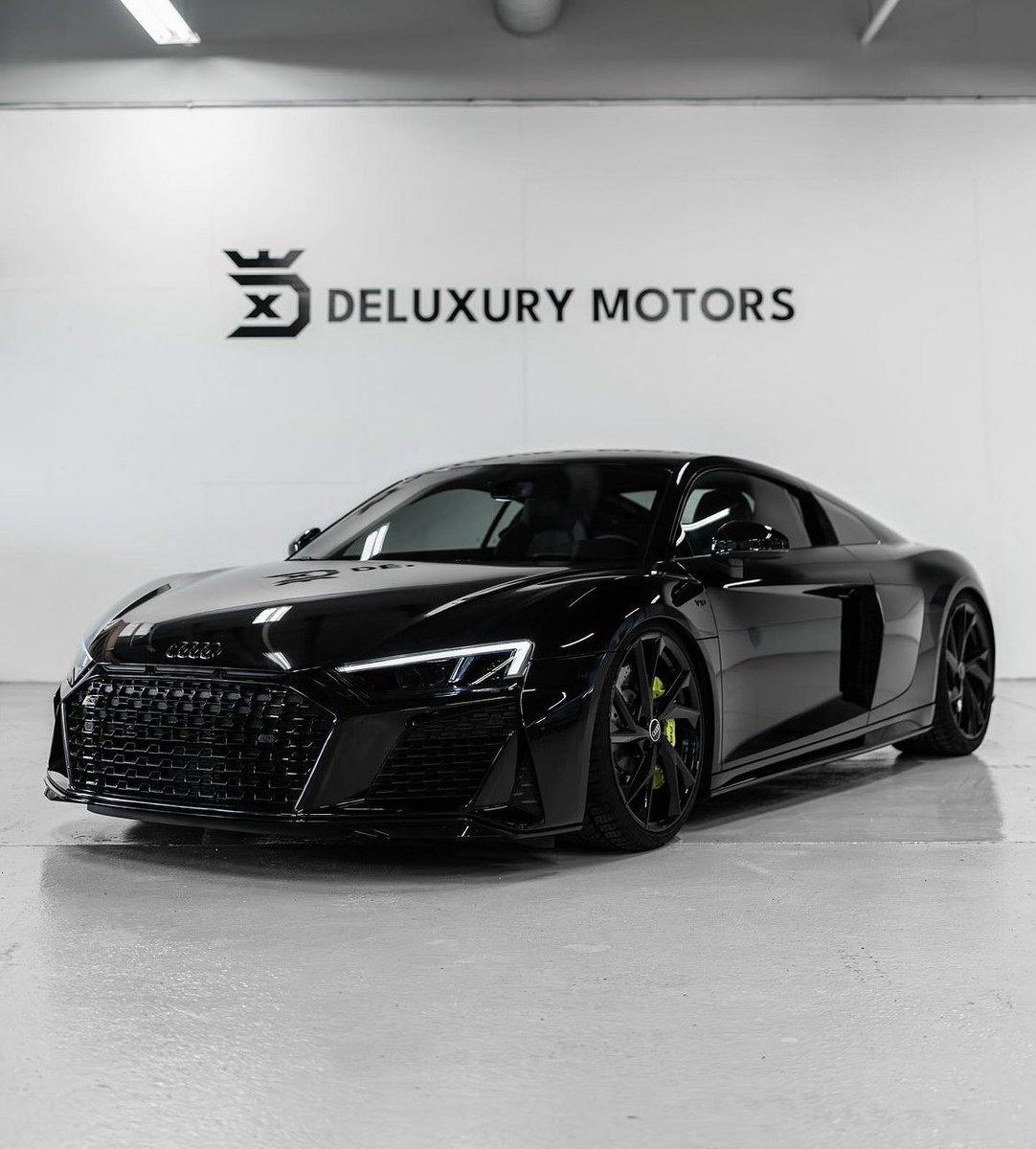 _Autocars's tweet image. Audi R8 #blackedout