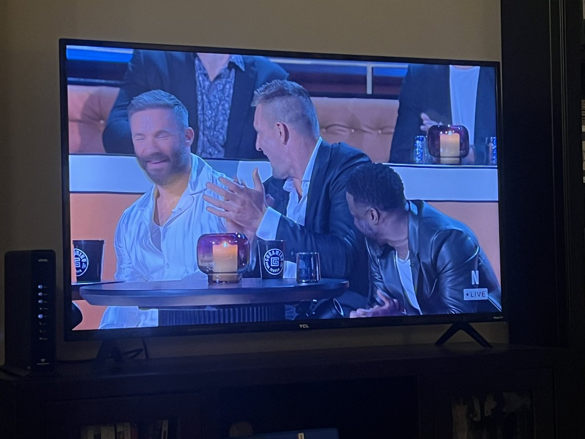 smars319's tweet image. Drew Bledsoe is absolutely killing it. @DrewBledsoe @doublebackwine #tb12 #goat #bledsoe #brady #roast #patsnation #foreverne