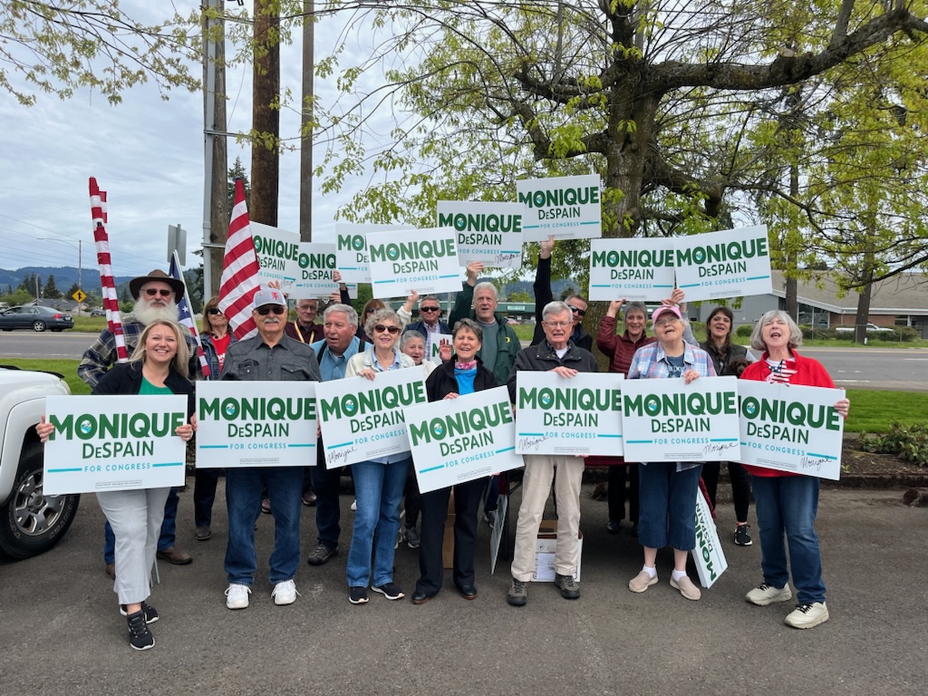 BALLOTS ARE OUT - VOTE EARLY FOR MONIQUE DESPAIN! We had a great time at the sign wave last Thursday in Springfield, reminding everyone to mark their ballots for me and get them in! #deploymonique #voteearly #orpol