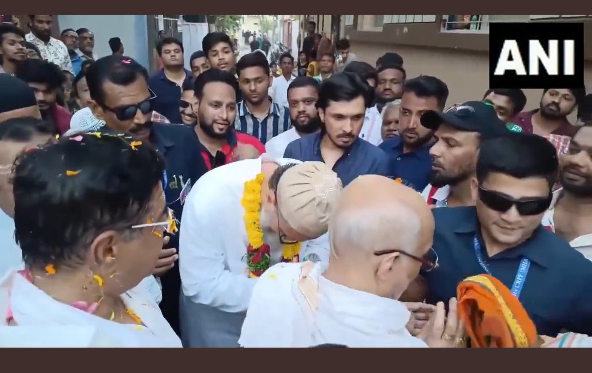 Have Aimim supporters lost all sense of identity? Can they not see the difference a Turkish scholarship greeting a mujahid scholar and Asad Owaisi lowering his head to take blessing from Pandit (Hindu) of temple for votes. The pandit is honoring him saffron towel.